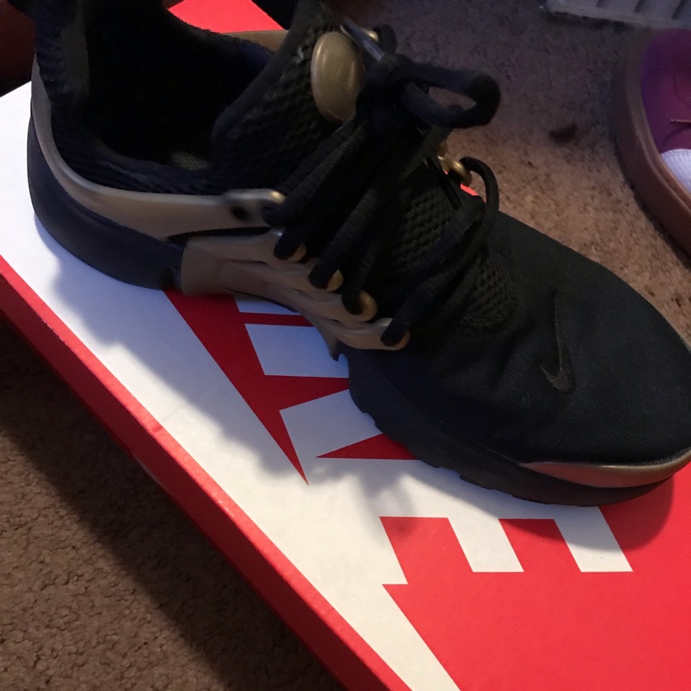 Black and gold Nike prestos - Picture 3 of 3